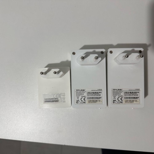 PowerLine Tp-Link WPA4220 AV600 Wireless 3-Pack Starter Kit like new
