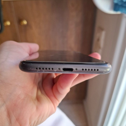 Iphone 11 used black 64GB with issues