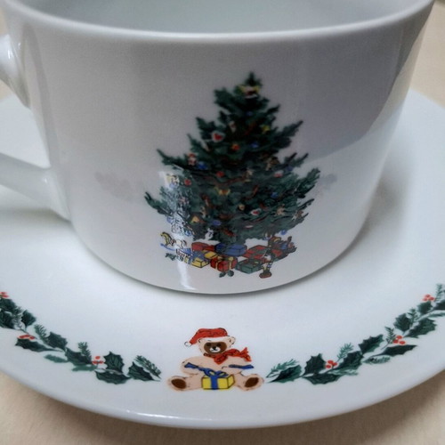 Christmas coffee cups like new, set of 2, porcelain