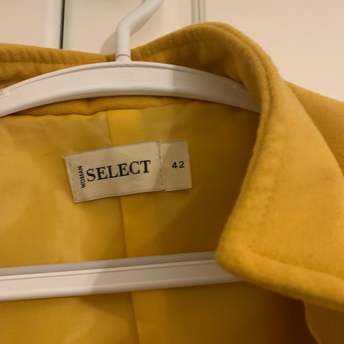Select women's coat like new, yellow, size M