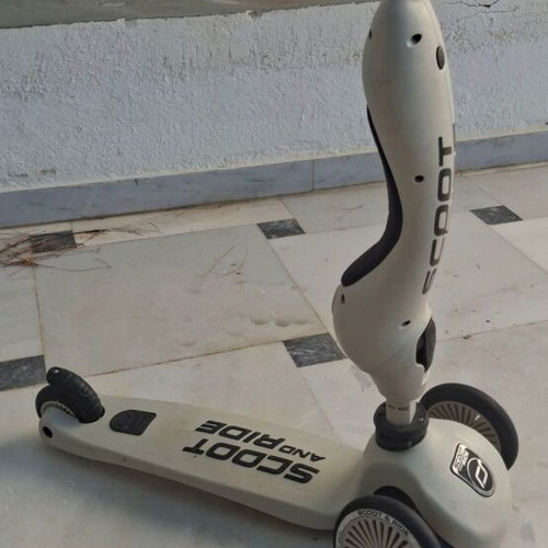Children's scooter used, adjustable height with 3 levels