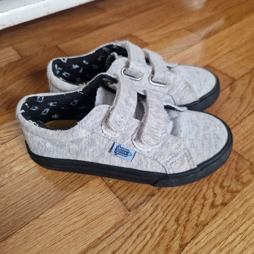 Gray fabric sneakers for boys size 27 like new