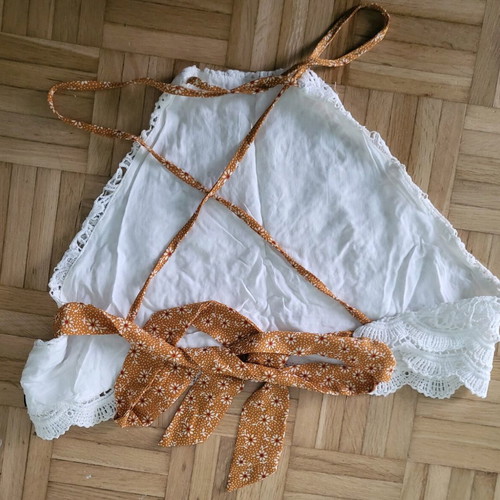 White top with cords like new, size M