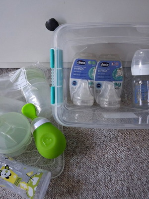 Baby feeding equipment like new, 10 pieces