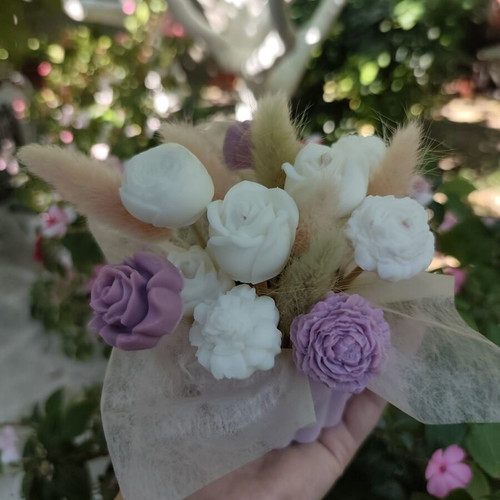 Wax Melts bouquet in porcelain jar, new, soy wax with Cashmere Kush scent