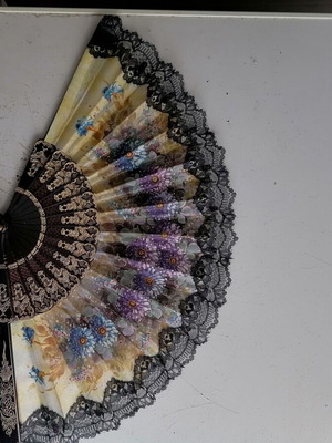 Vintage hand fan like new