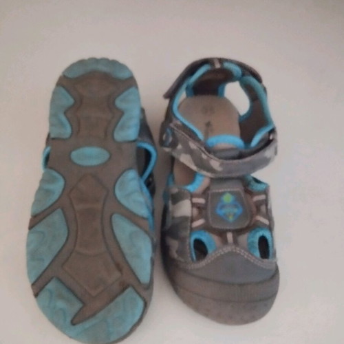 Boys' sandals size 31 like new