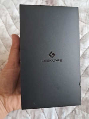 Geekvape άδειο κουτί μεταχειρισμένο, 13,5x8 εκ., μαύρο με βαθουλώματα