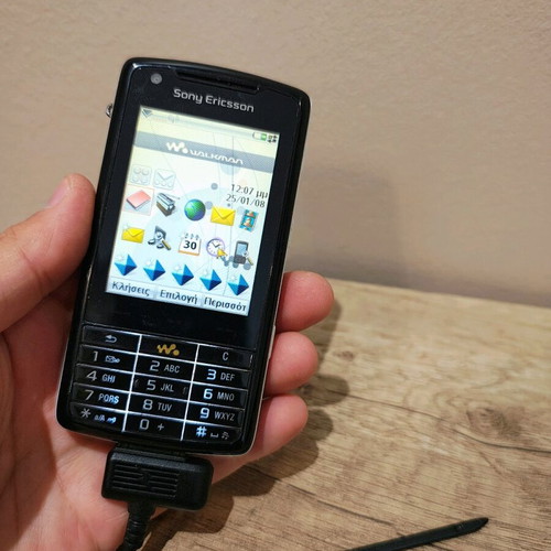 Sony Ericsson W960i used in good condition without charger