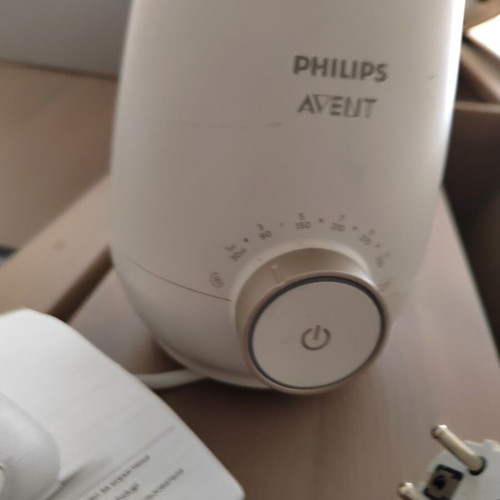 Philips Avent Premium bottle warmer with 2 new Dr. Brown's glass bottles used