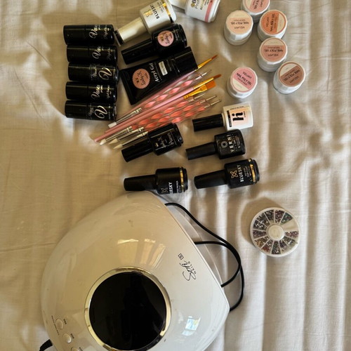 Super set semi-permanent manicure used with lamp, polishes and tools