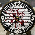 Pink Floyd table clock like new, analog