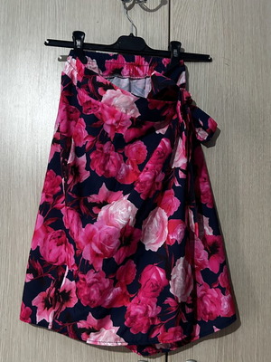 Floral skirt with back elastic and tie, like new, one size