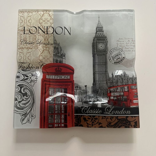 Glass decorative ashtray with London design like new