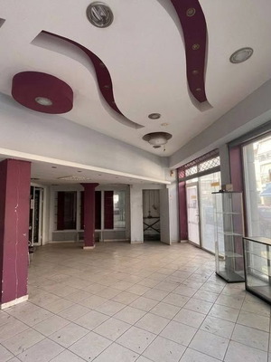 Κατάστημα Πειραιά Καμίνια με πατάρι και υπέρ πολυτελείας χαρακτηριστικά
