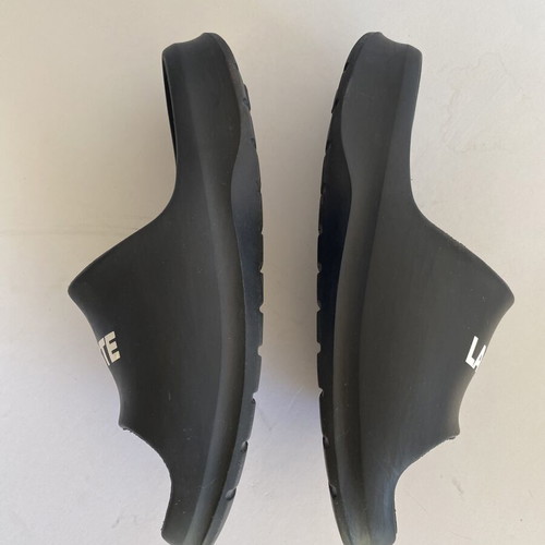 Lacoste Slides black size 35 like new