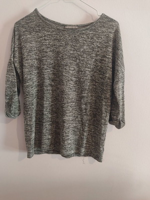 3/4 Sleeve Shirt gray, like new, size XS
