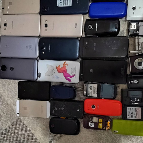 Mobile phones used, pack of 50, some functional, some for parts