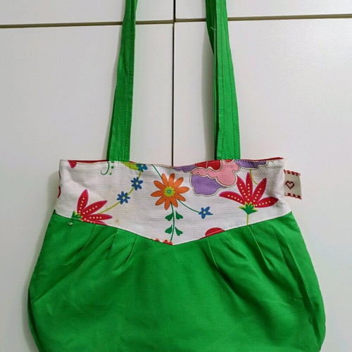 Double-sided shoulder bag like new, red and green