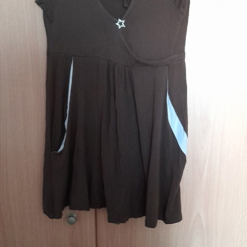 Brown maco t-shirt used with white details and star pin