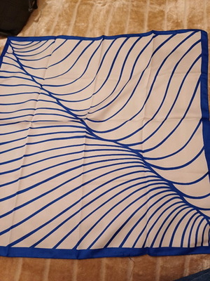 Square polyester scarf like new, white and blue 0.67×0.67