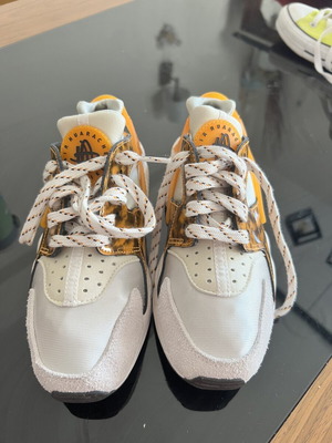 Nike women's athletic shoes size 38, narrow fit
