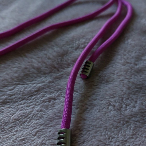 Cellular adjustable neck strap like new, violet color