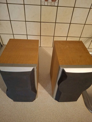 Ηχεία 15 watt σε ξύλινο πλαίσιο σαν καινούργια, 2 τεμάχια