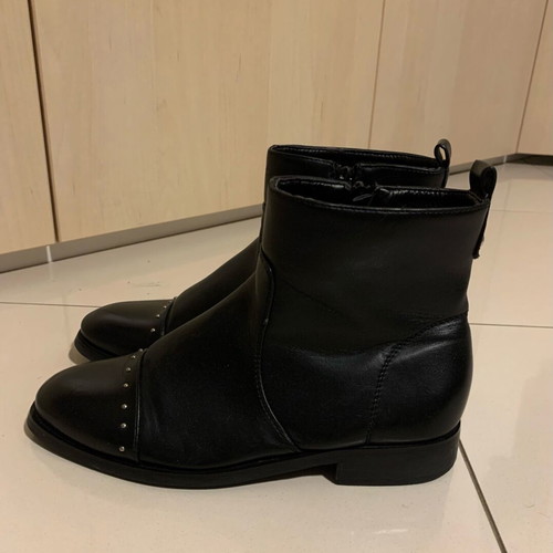 Black ankle boots like new with studs and zipper