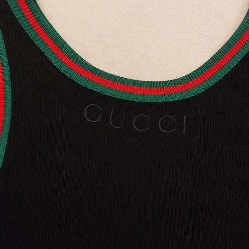 Gucci sleeveless knitted top black, like new, size L