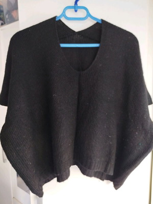 Knitted women's sweater used with short sleeves, black