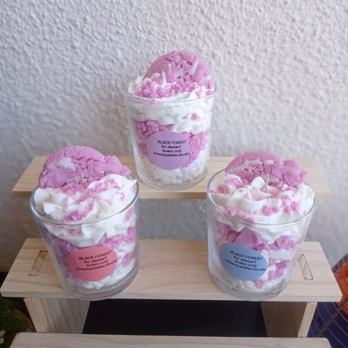 Handmade candle with black forest dessert scent, new, 1+1 gift
