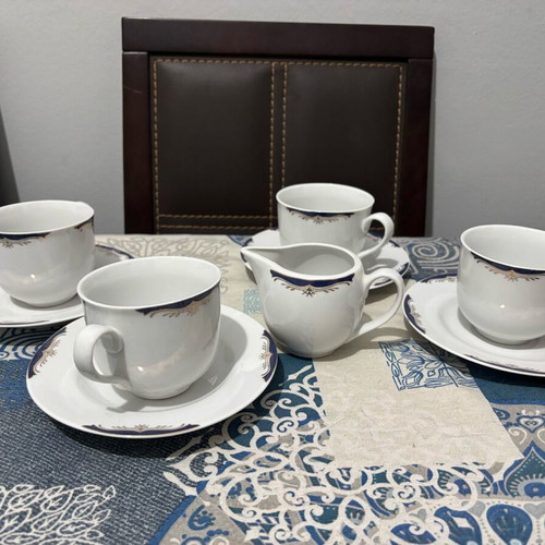 Tea set with 4 cups, saucers and creamer like new