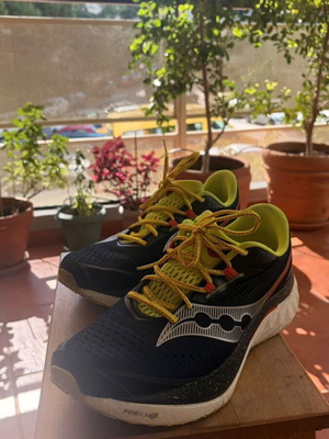 Saucony Endorphine Speed4 спортни обувки като нови, тъмносини, номер 45