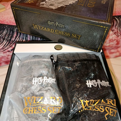 Harry Potter Wizard Chess Set collectible with 2 wands used