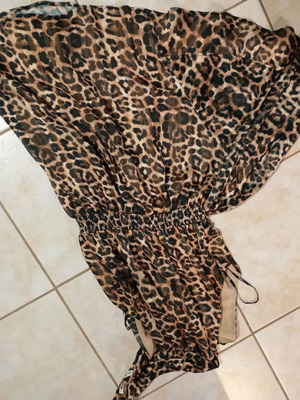 Guess short dress like new, multicolor size M