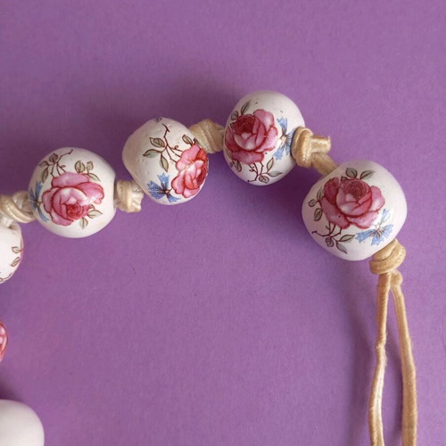 Vintage necklace used with ceramic beads white and pink