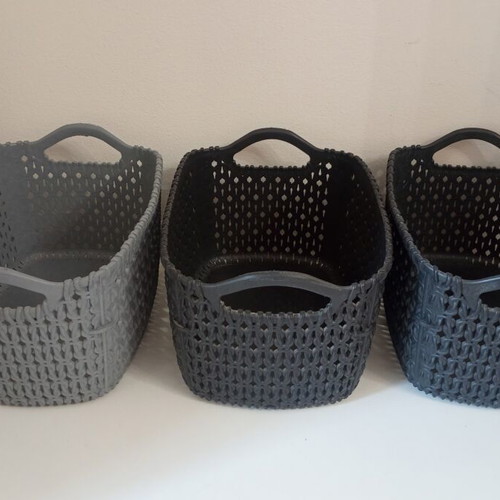 Plastic baskets set of 3 almost unused