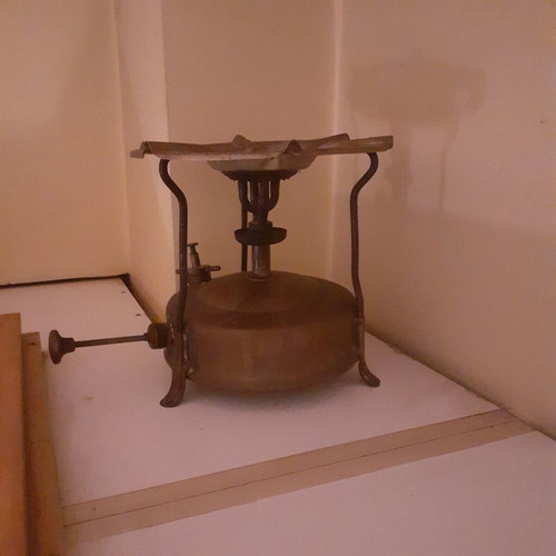 Oil stove 1950 used with new pot support