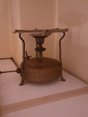 Oil stove 1950 used with new pot support