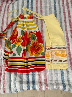 Set of 2 traditional aprons like new