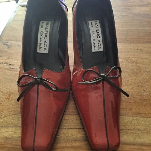 Balenciaga dark red pumps like new, size 39