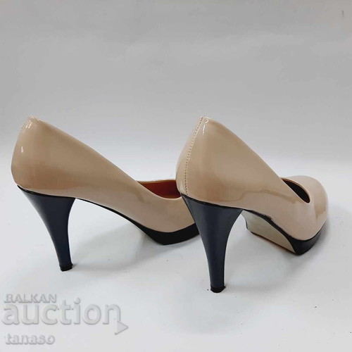 Vintage Italian high heel shoes used, beige patent leather with black heel