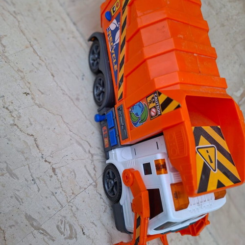 Dickie F/W garbage collection vehicle used
