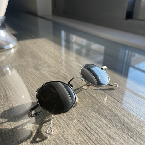 Polygonal sunglasses like new with mirror lens, silver