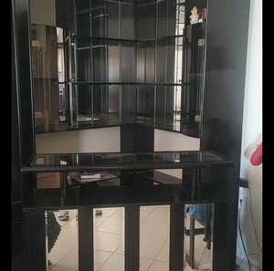 ΕΠΙΠΛΟ ΜΠΑΡ ΣΑΛΟΝΙΟΥ ΜΕ ΚΑΘΡΕΠΤΗ ΚΑΙ ΔΥΟ ΒΙΤΡΙΝΕΣ ΣΑΛΟΝΙΟΥ ΣΕΤ ΜΕ ΤΟ ΕΠΙΠΛΟ ΜΠΑΡ