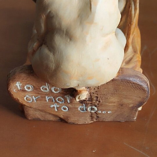 Humorous table decor like new with piglets