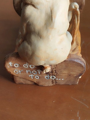 Humorous table decor like new with piglets