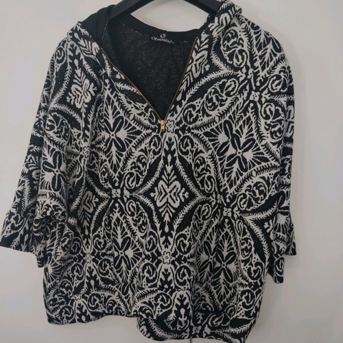 Women's pullover like new, size XL, black and white