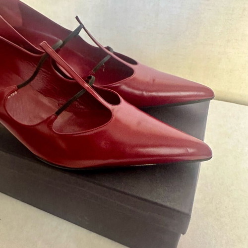 Prada women's pointed pump red with black detail like new